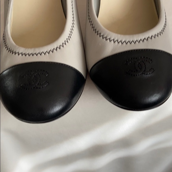 Chanel pumps classic cream and black. - Picture 5 of 7